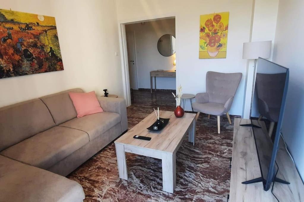 Comfort Apartment In The City Kalamata Exteriör bild